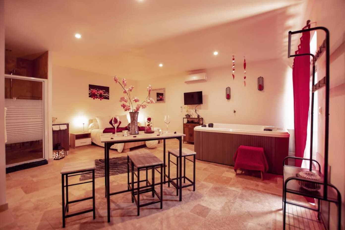 Gites Spa De Charme L Etoile Spa Beynac-et-Cazenac Ngoại thất bức ảnh
